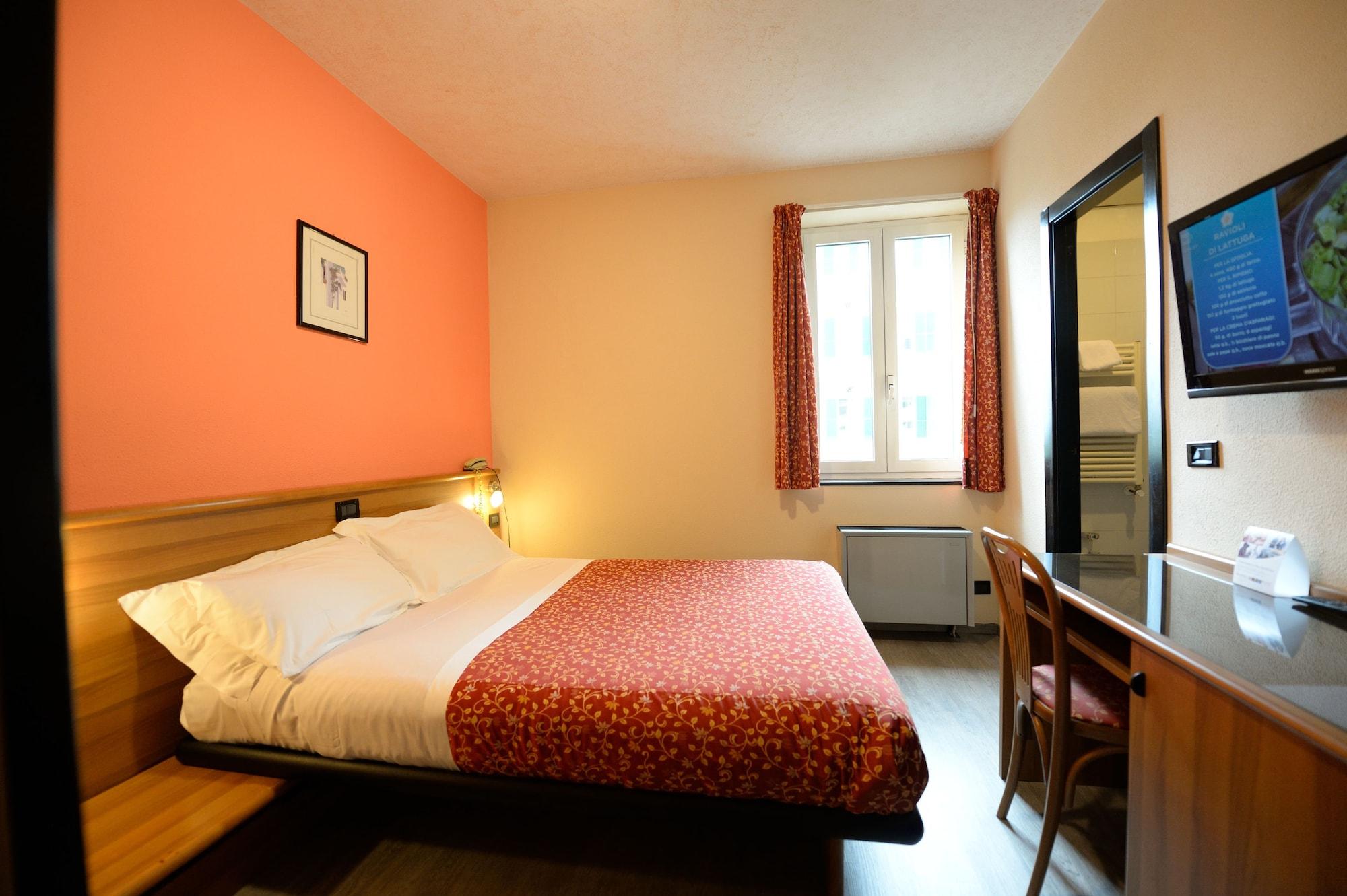 Hotel Europa Генуя Экстерьер фото