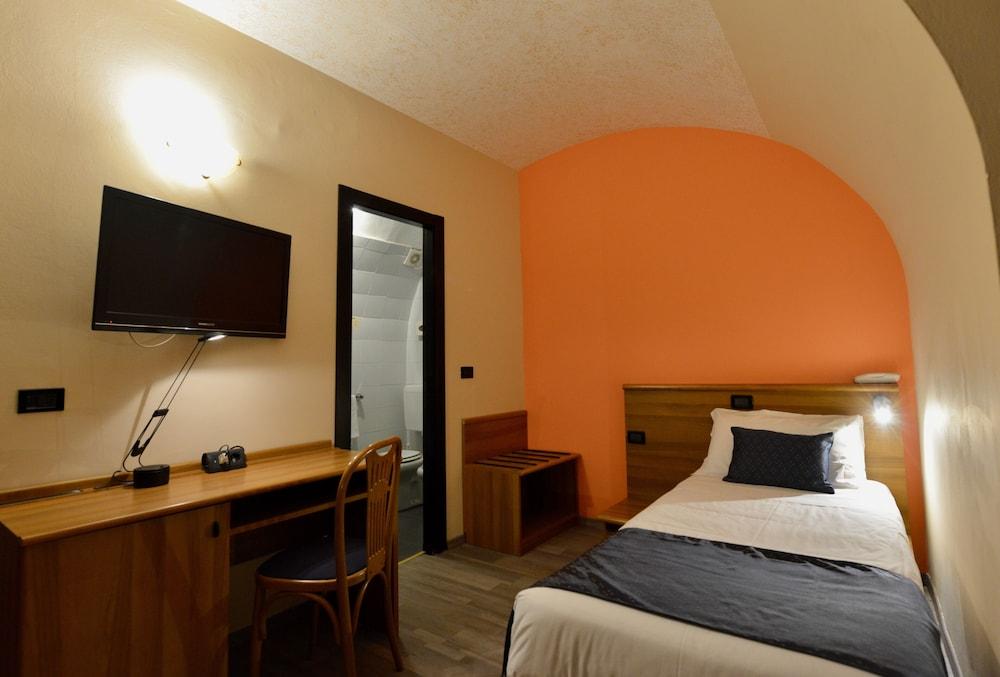 Hotel Europa Генуя Экстерьер фото