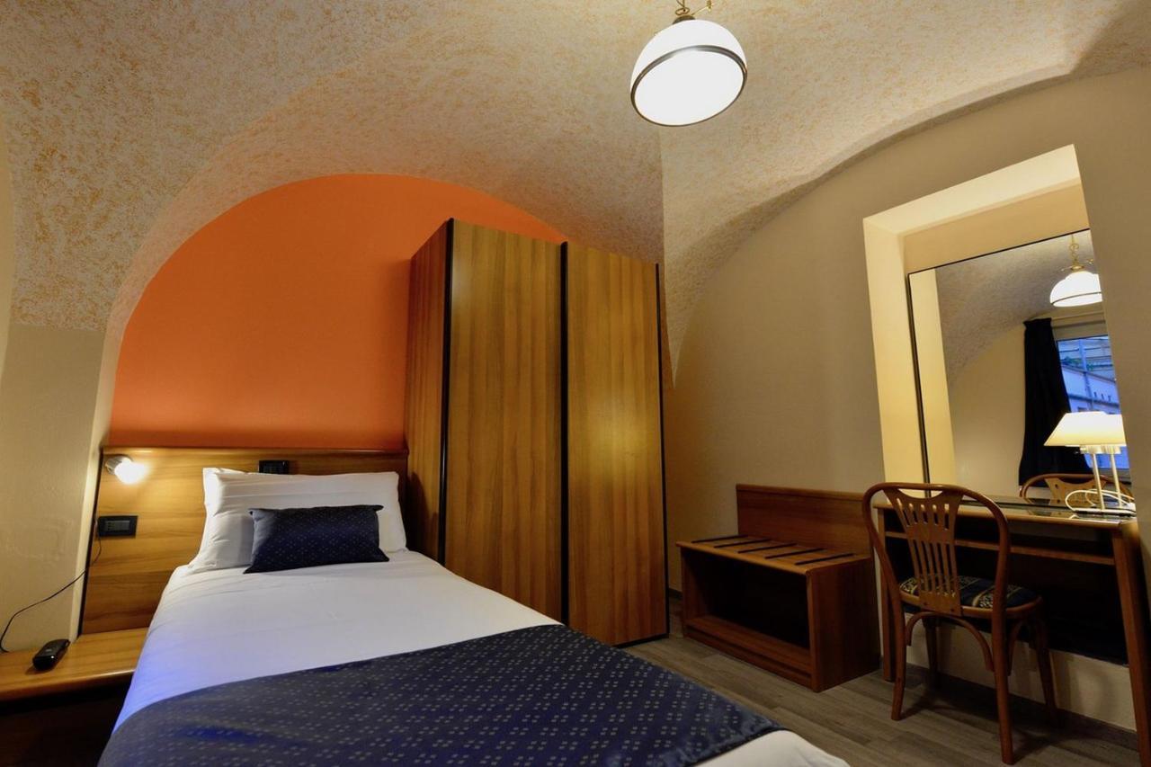 Hotel Europa Генуя Экстерьер фото