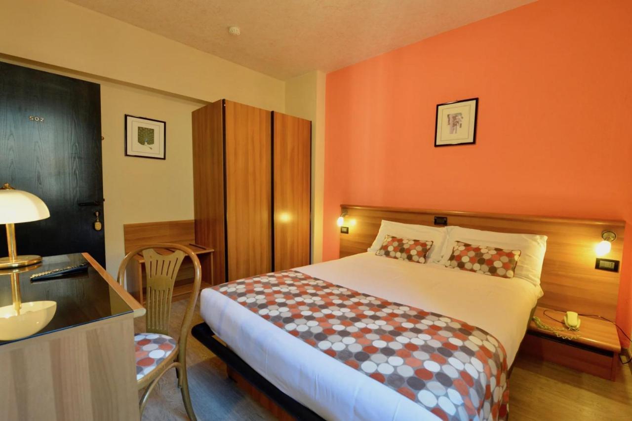 Hotel Europa Генуя Экстерьер фото