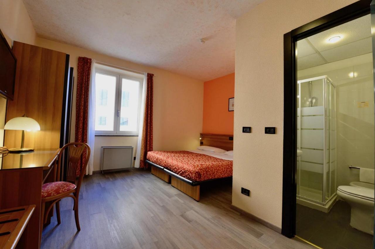 Hotel Europa Генуя Экстерьер фото