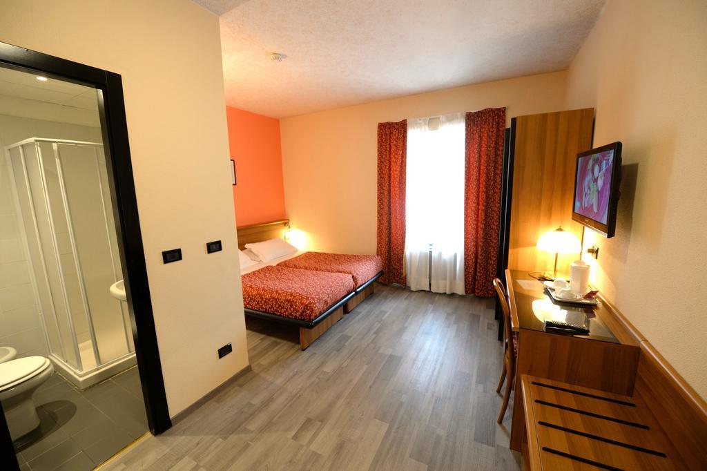 Hotel Europa Генуя Экстерьер фото