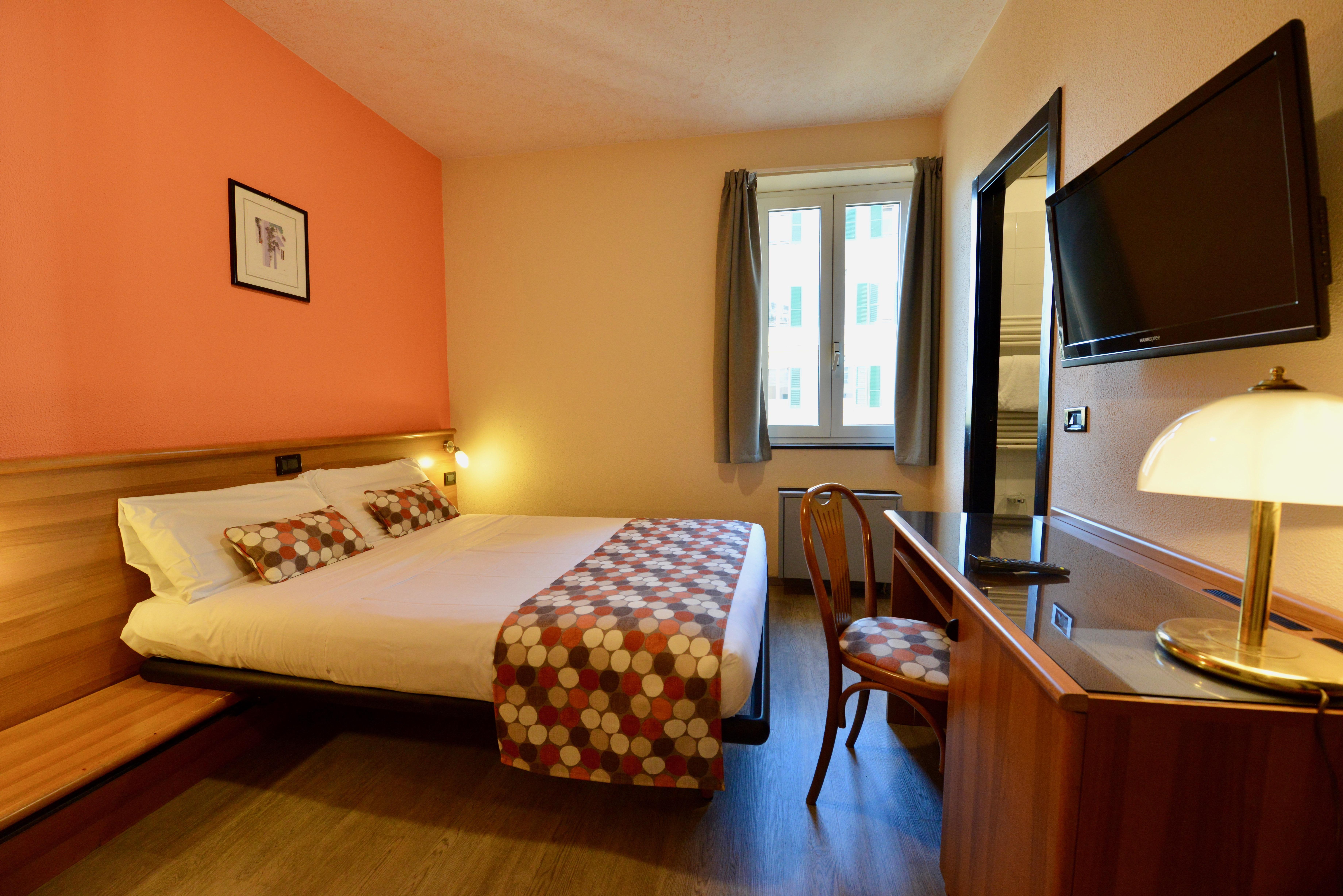 Hotel Europa Генуя Экстерьер фото