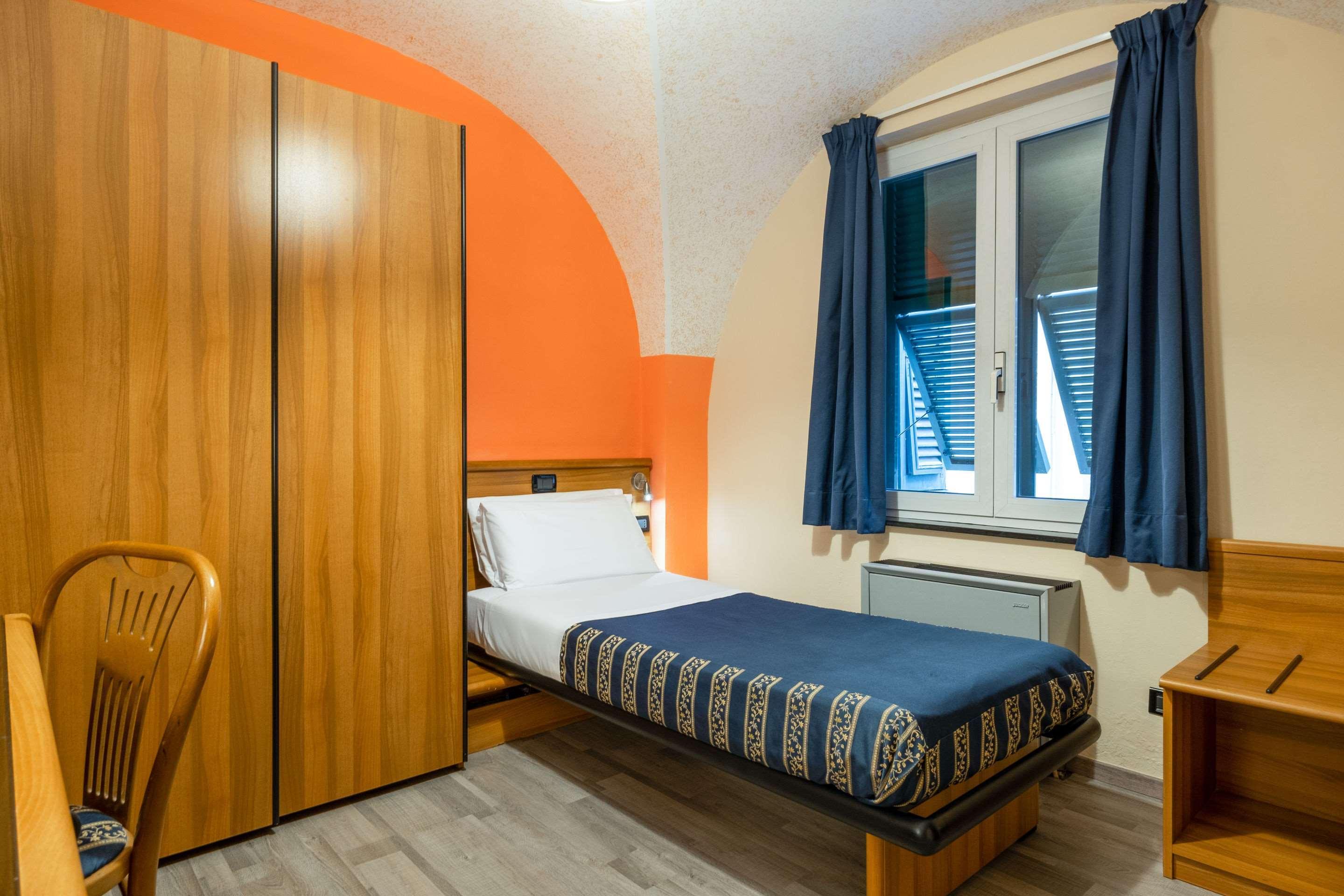 Hotel Europa Генуя Экстерьер фото