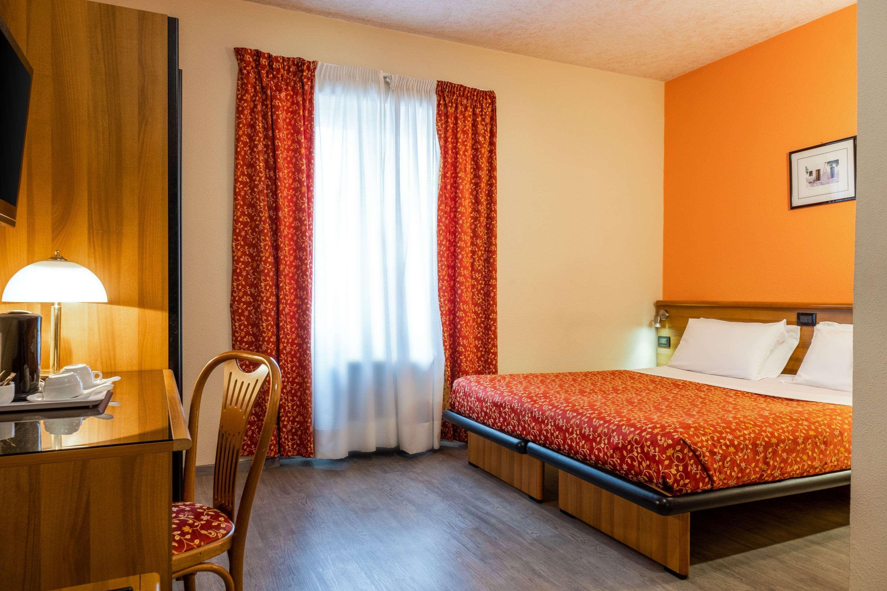 Hotel Europa Генуя Экстерьер фото