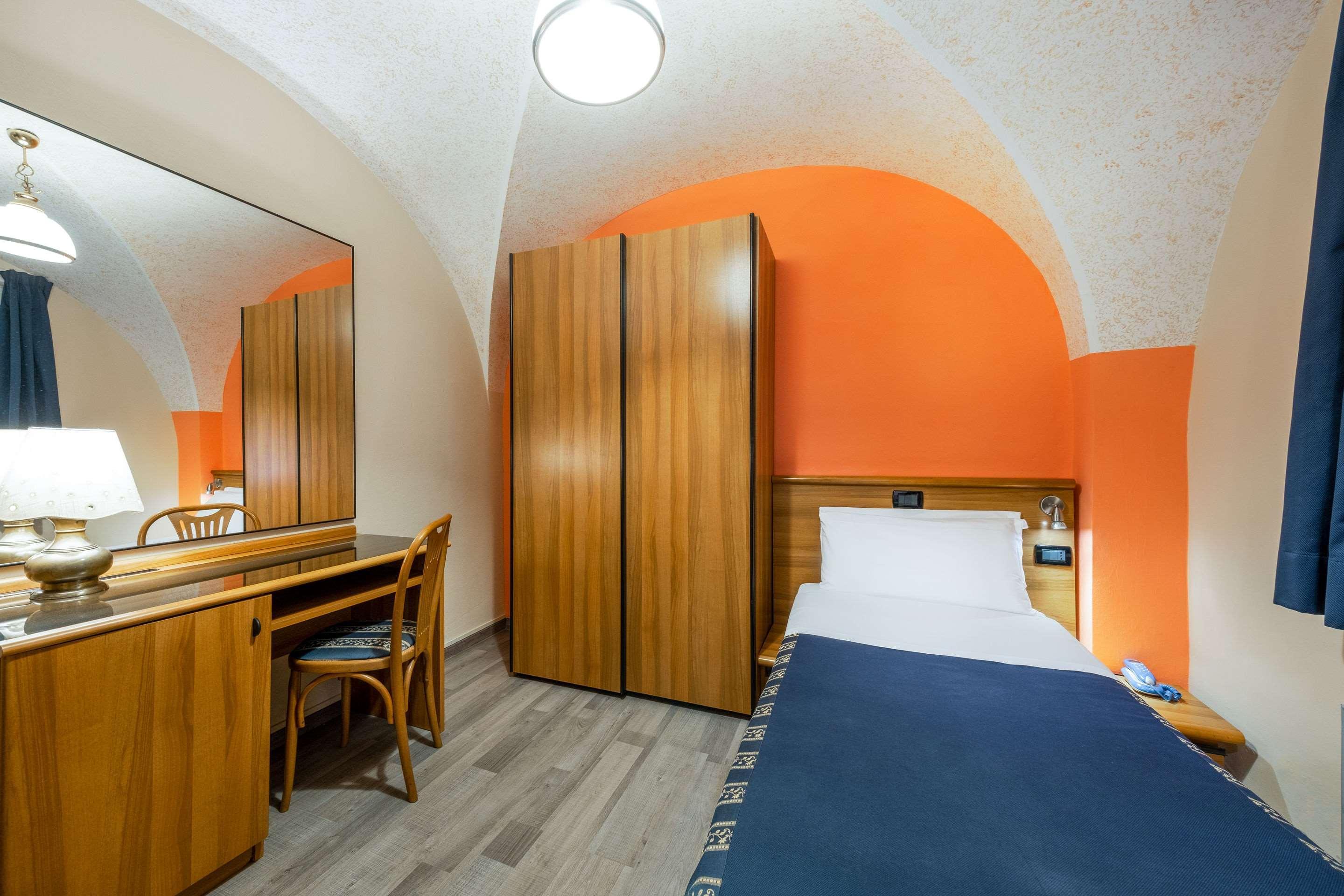 Hotel Europa Генуя Экстерьер фото