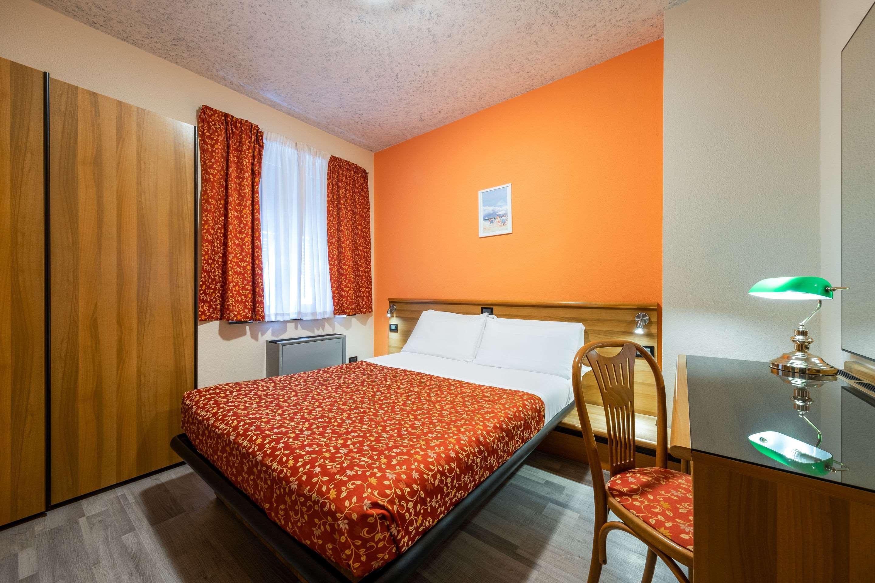 Hotel Europa Генуя Экстерьер фото